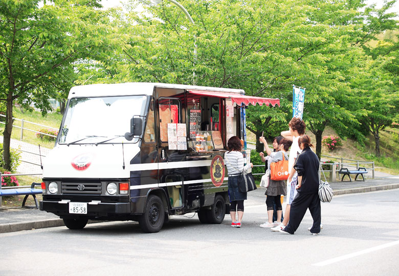 問題&nbsp;〔&nbsp;3&nbsp;〕<br /><p>アルバイトをするなら週どれくらい働ける?</p><br />
		<dl>
		<dd id='q3_1'>
        <a href='javascript:select_next(3,0,0,1)'>Ａ．しない        </a></dd>
        
		<dd id='q3_2'>
        <a href='javascript:select_next(3,40000,5,2)'>Ｂ．週2〜3日</a>
        </dd>
		
        <dd id='q3_3'>
        <a href='javascript:select_next(3,60000,10,3)'>Ｃ．週4〜5日</a>
        </dd>
        
		</dl>