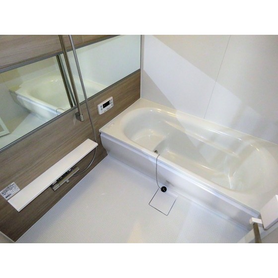 ����4
