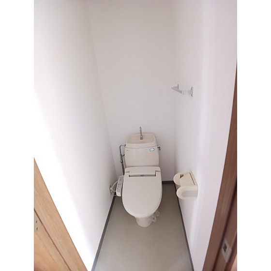 ����9