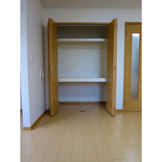 ����4