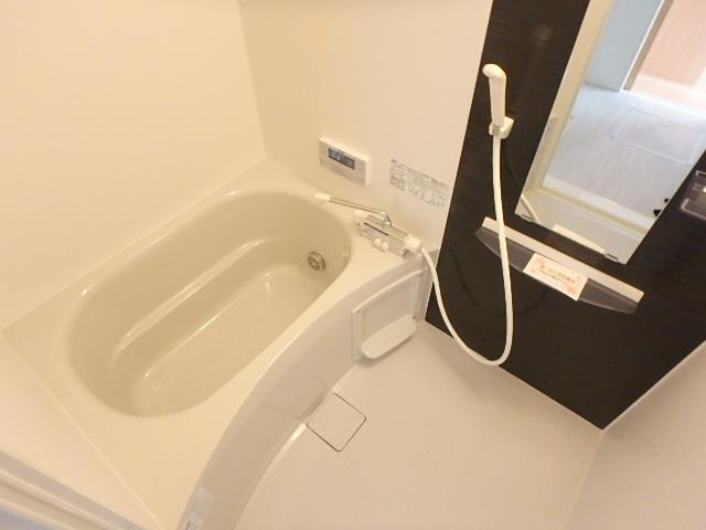 ����3