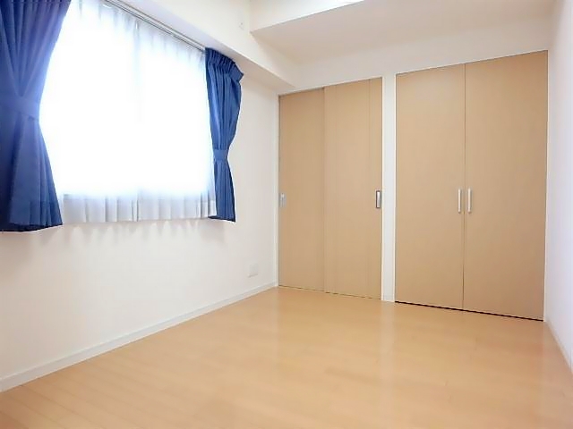 ����16