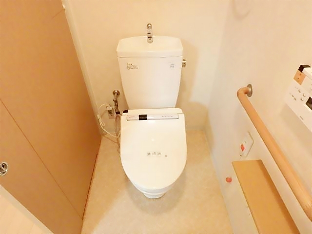 ����9