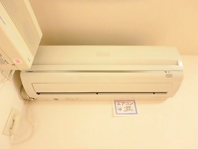 ����4