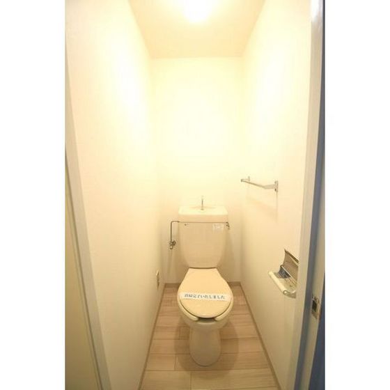 ����4