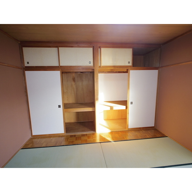 ����12