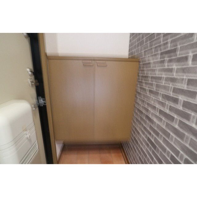 ����12