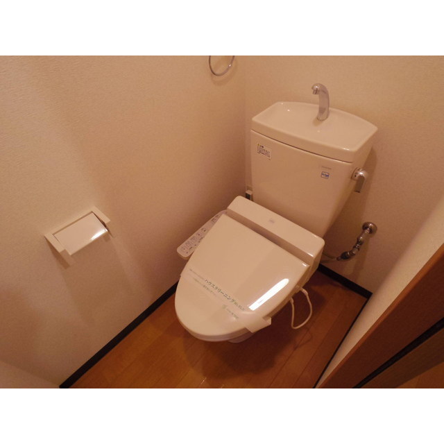 ����8