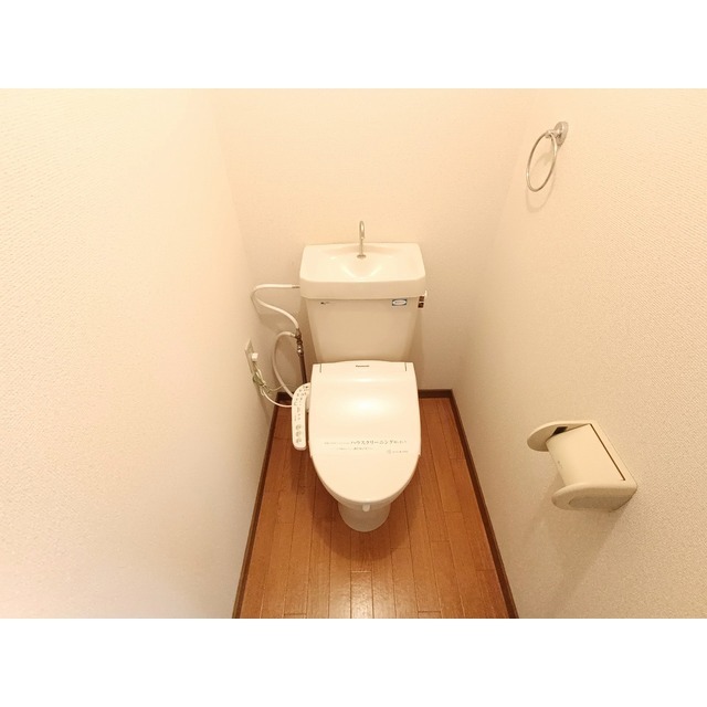 ����8