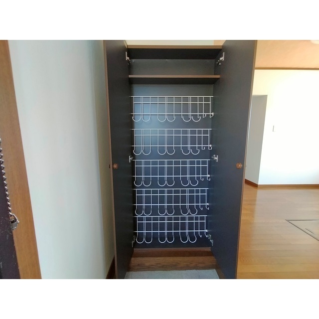 ����20