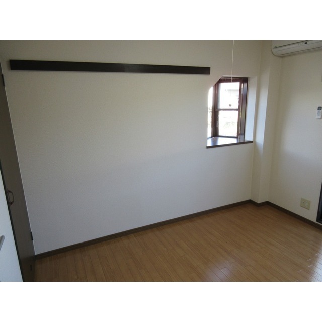 ����3