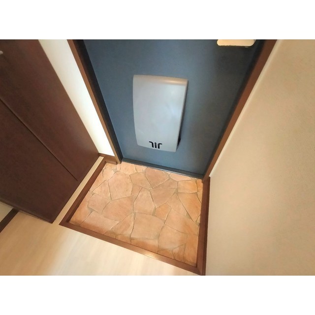 ����12