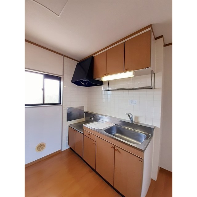 ����4