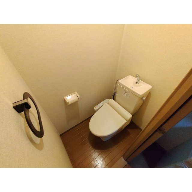 ����8