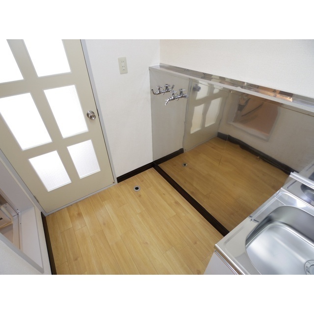 ����4