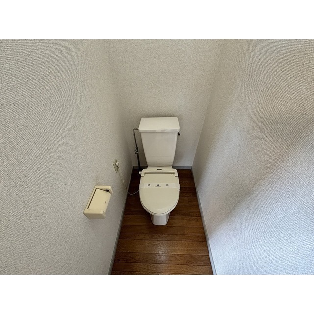 ����4