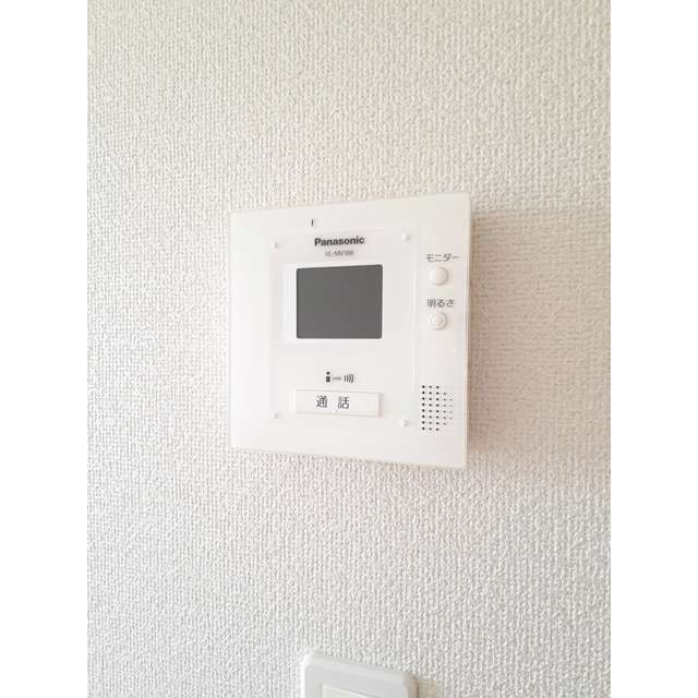����9