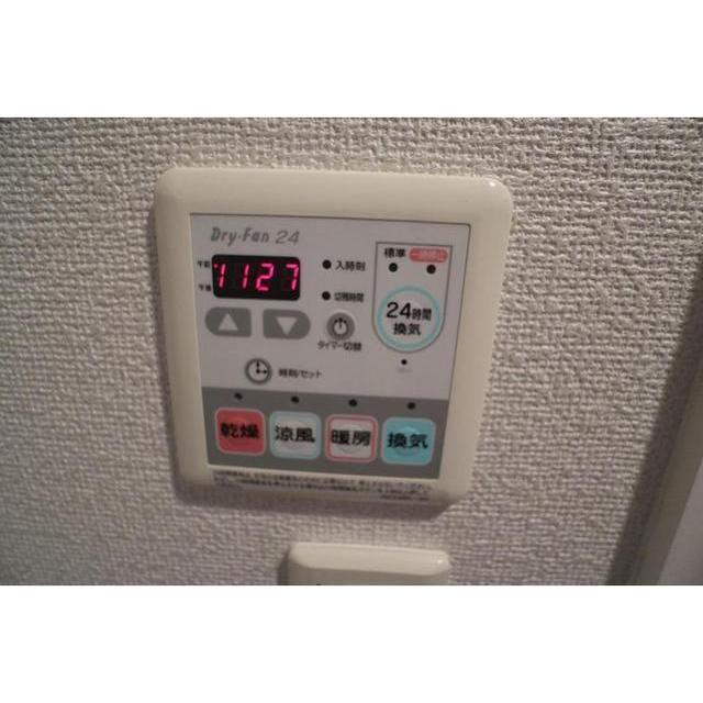 ����20