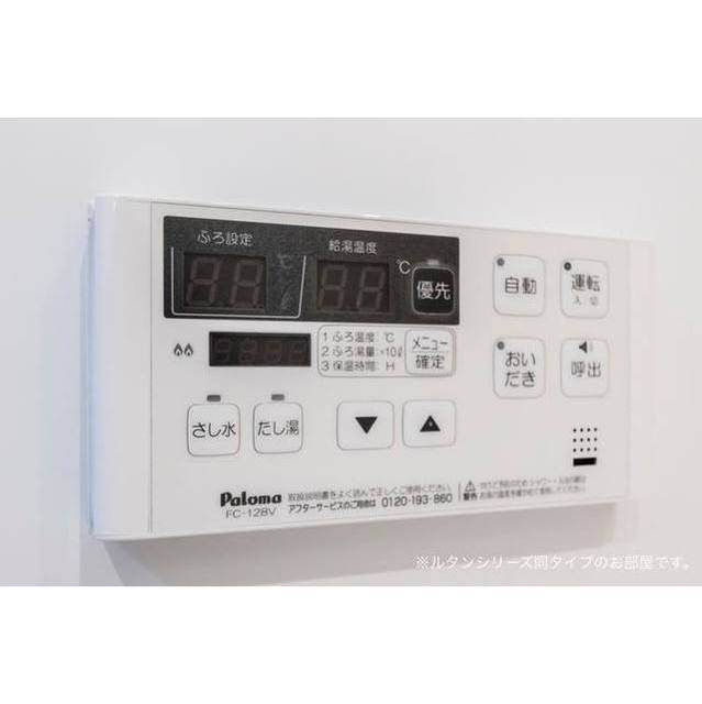 ����12