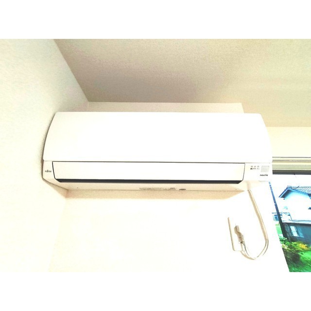 ����12
