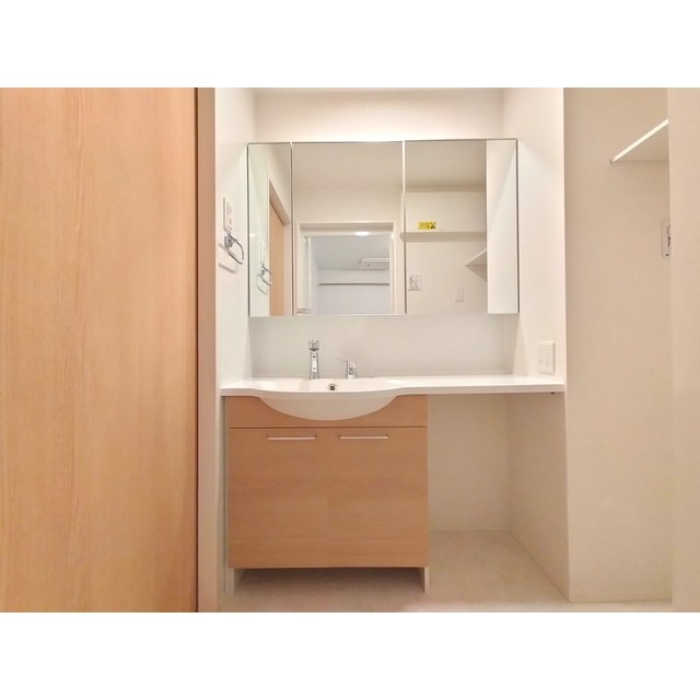 ����8
