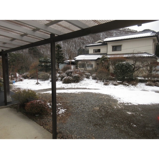 ����12