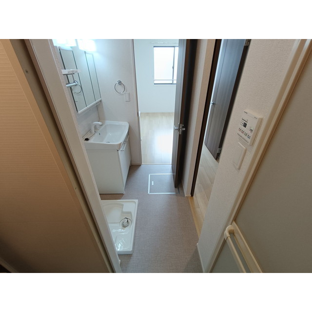 ����20