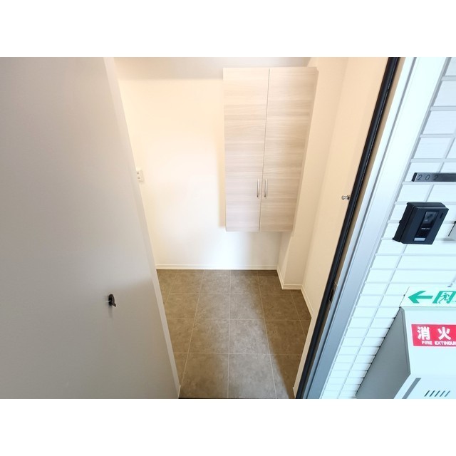 ����9