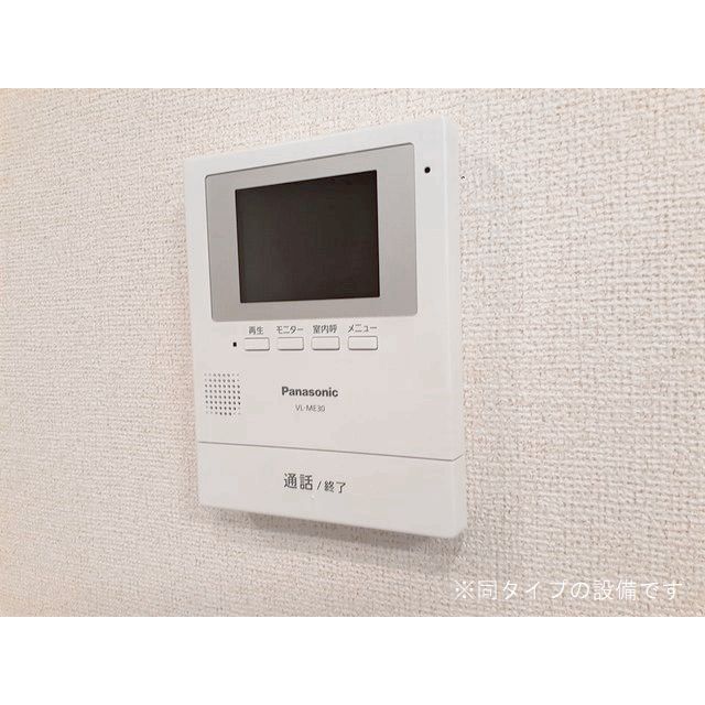 ����9