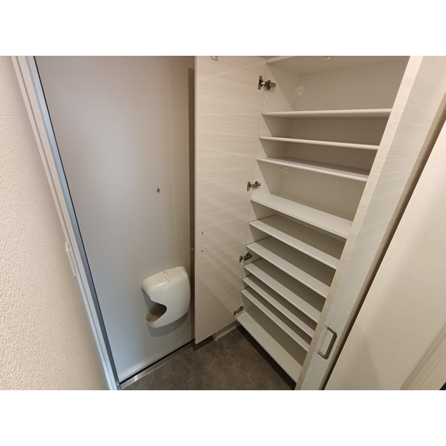 ����15