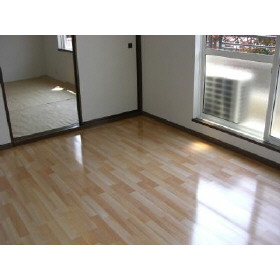 ����4