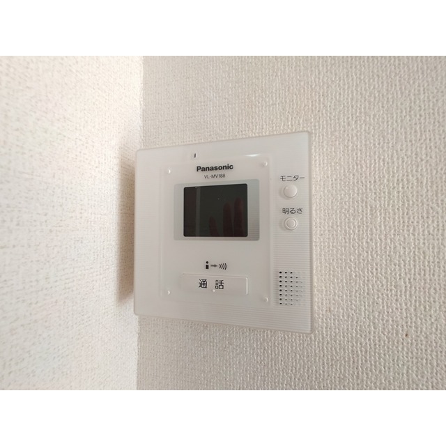 ����9