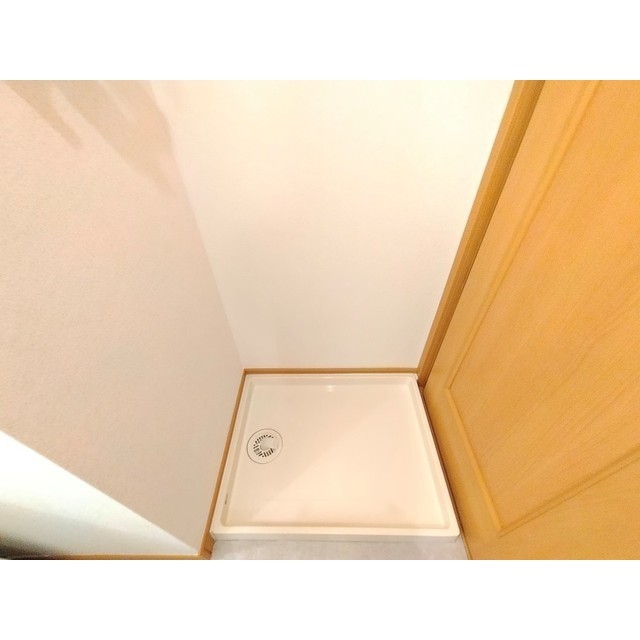 ����18