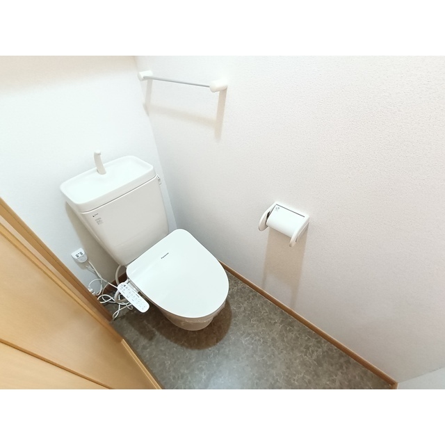 ����4