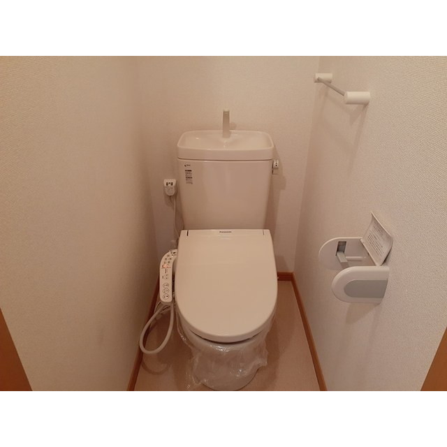 ����4