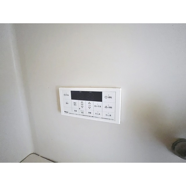 ����12