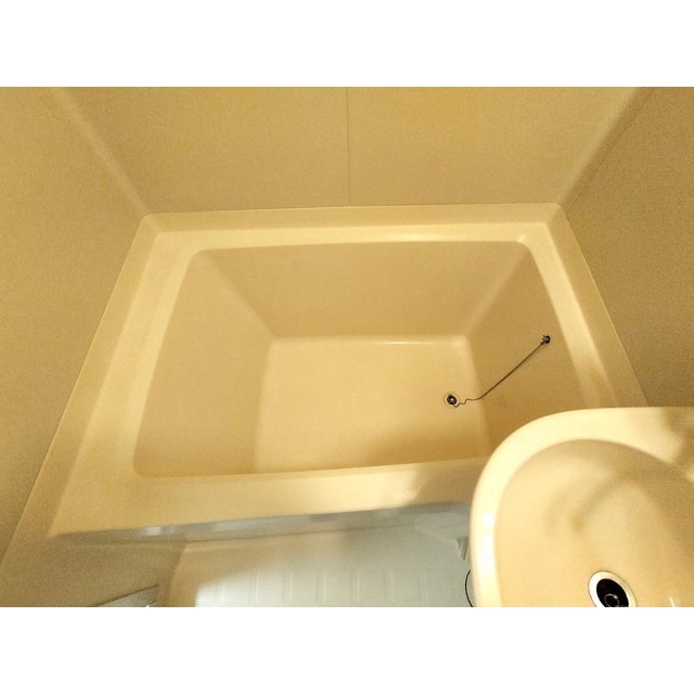 ����15