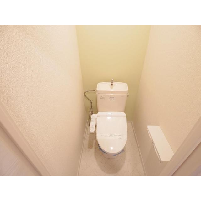 ����4