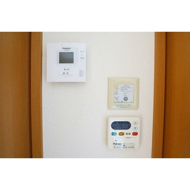 ����10