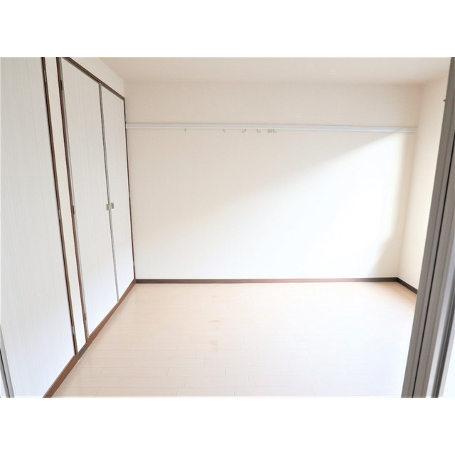 ����16