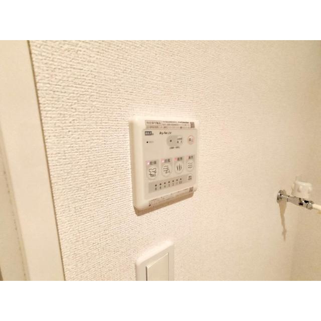 ����18