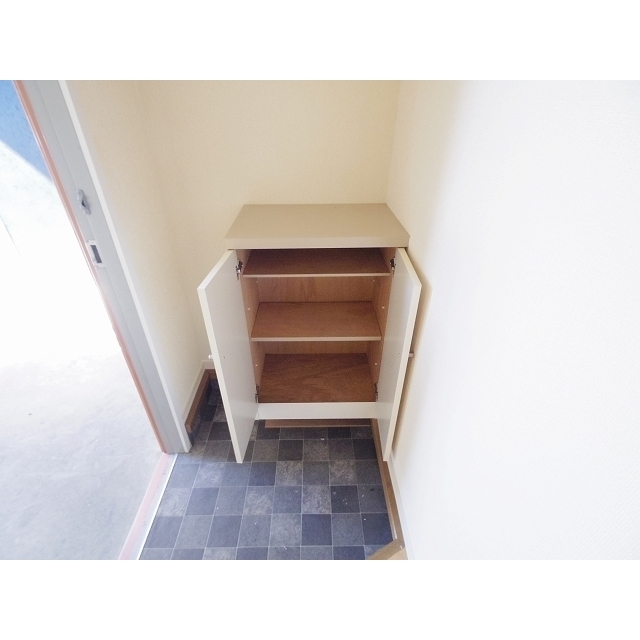 ����18