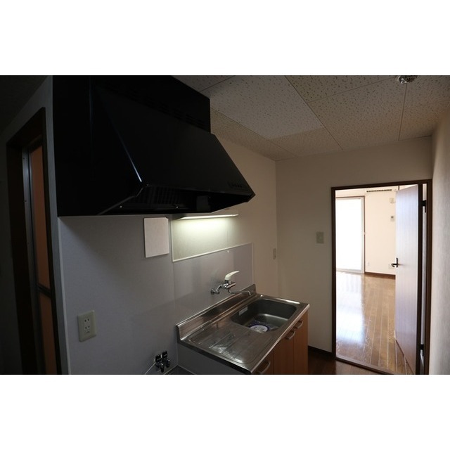 ����17