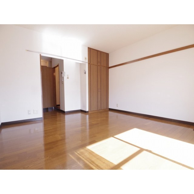 ����12