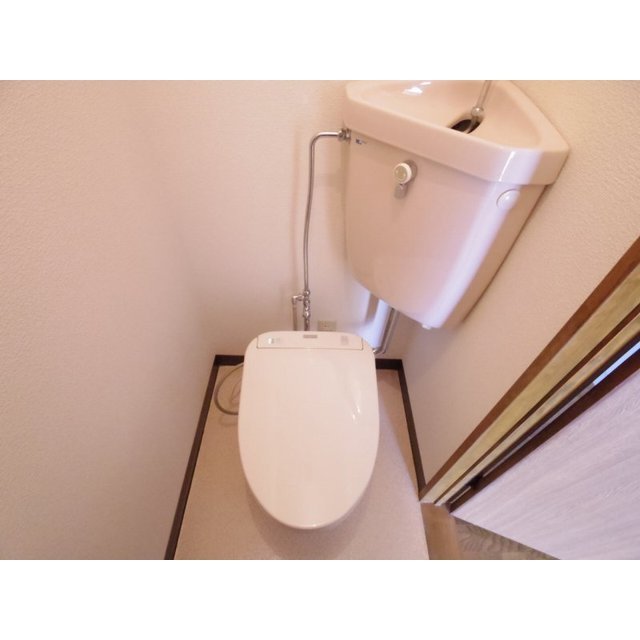 ����4