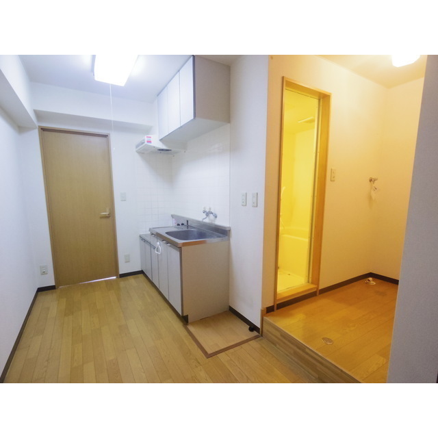 ����16