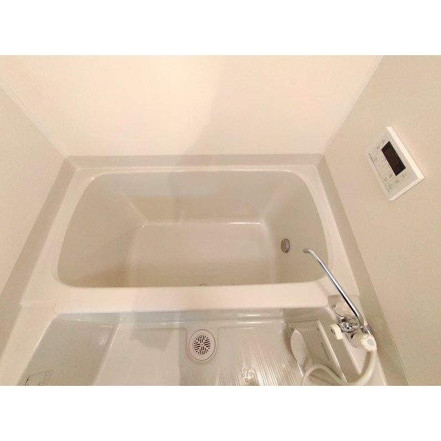 ����15