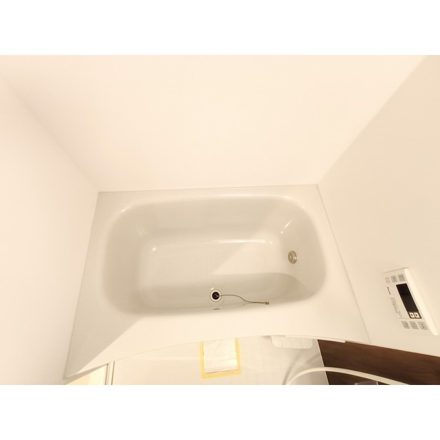 ����15