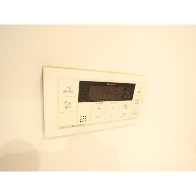 ����15