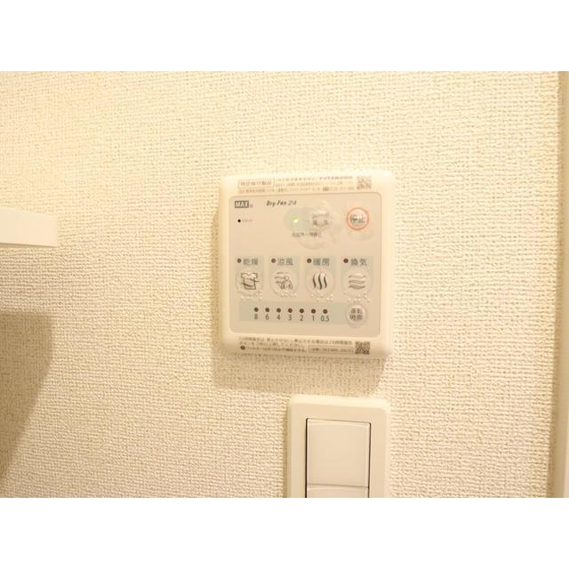 ����17